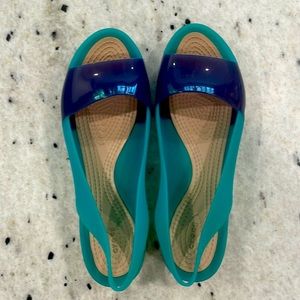 Gorgeous and rare crocs sandals, navy and teal with grey/beige sole